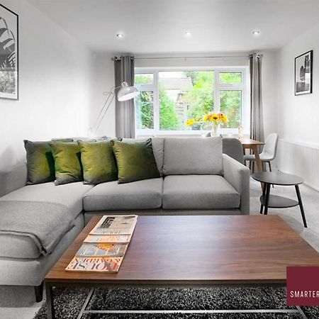 Sunninghill Village - 2 Bed - Parking And Garden 阿斯科特 外观 照片