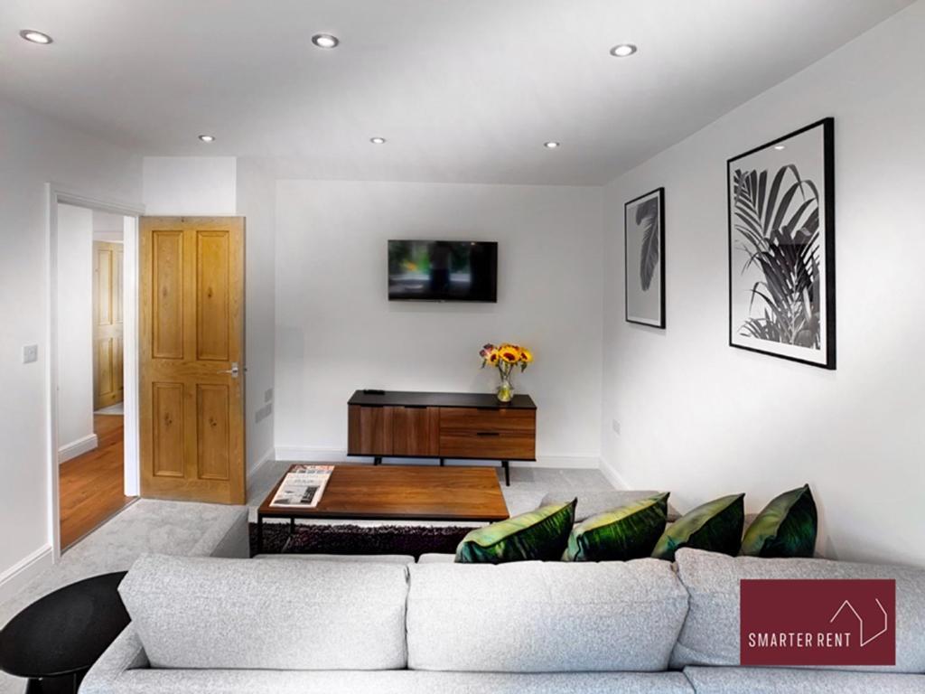 Sunninghill Village - 2 Bed - Parking And Garden 阿斯科特 外观 照片